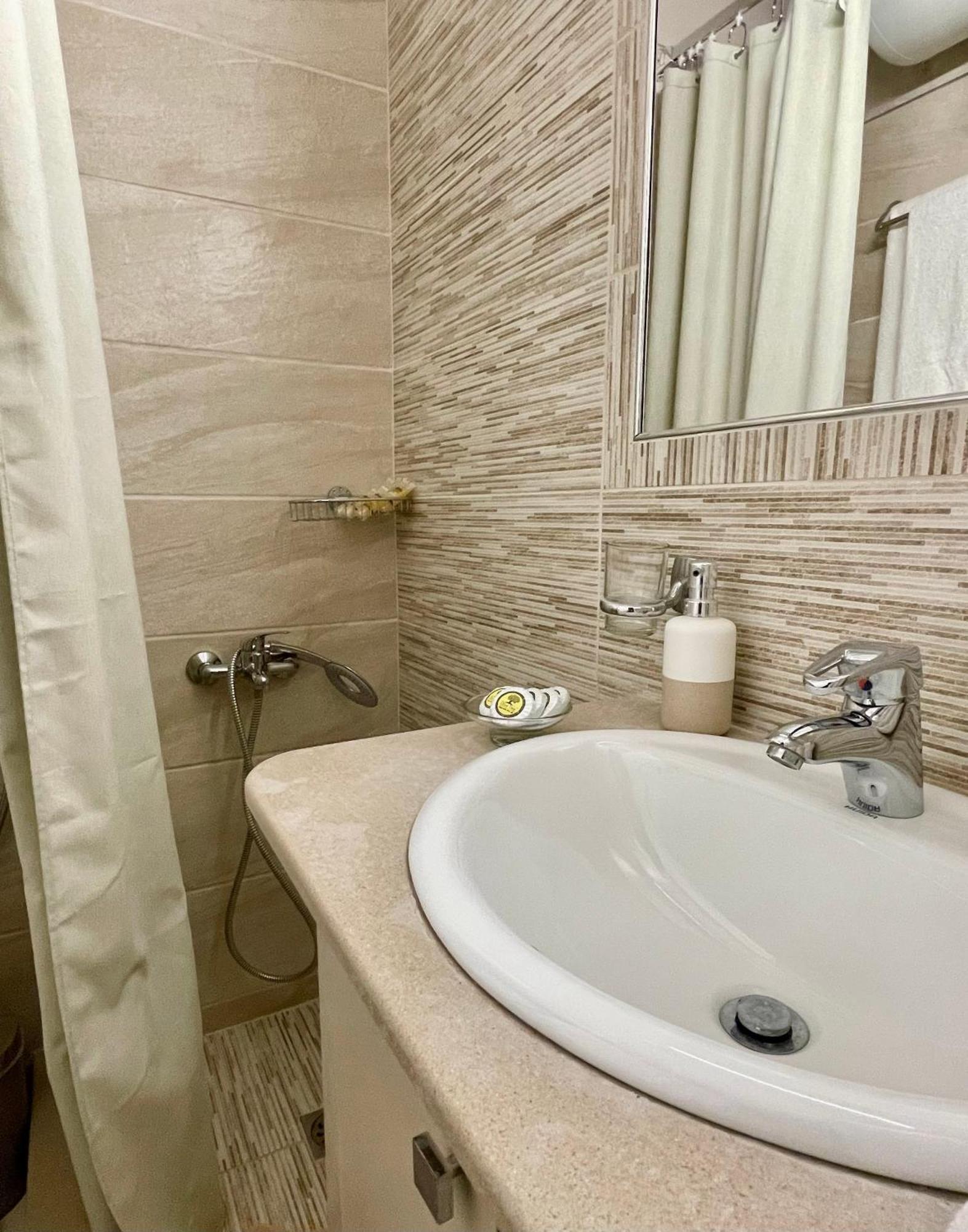 Remvi Deluxe Apartment 104 With Sea View Karpathos Exterior foto